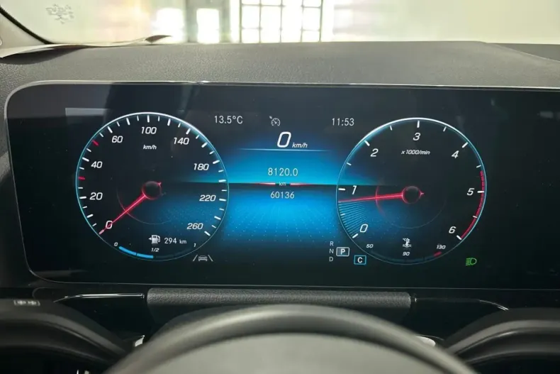 Mercedes-Benz GLA 180 din 2022 cu 60.136 km - oferta MER152984 - foto 8