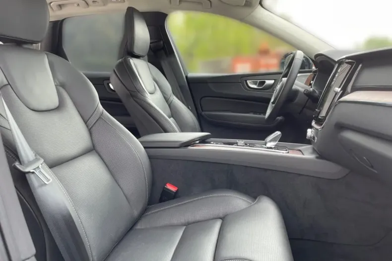 Volvo XC60 din 2023 cu 19.769 km - oferta VOL152985 - foto 8