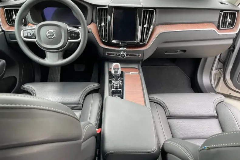 Volvo XC60 din 2023 cu 19.769 km - oferta VOL152985 - foto 9