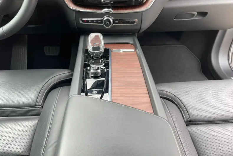 Volvo XC60 din 2023 cu 19.769 km - oferta VOL152985 - foto 10