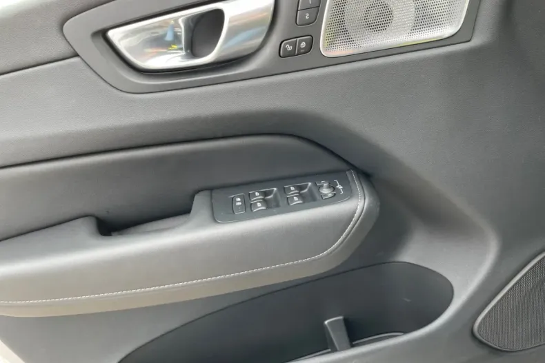 Volvo XC60 din 2023 cu 19.769 km - oferta VOL152985 - foto 14