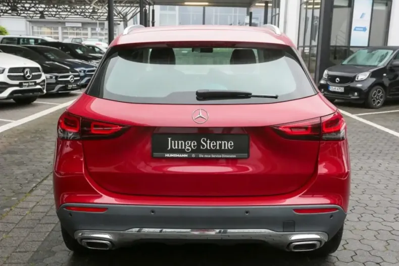 Mercedes-Benz GLA 200 din 2020 cu 71.170 km - oferta MER152988 - foto 4