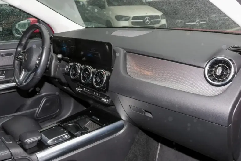 Mercedes-Benz GLA 200 din 2020 cu 71.170 km - oferta MER152988 - foto 8