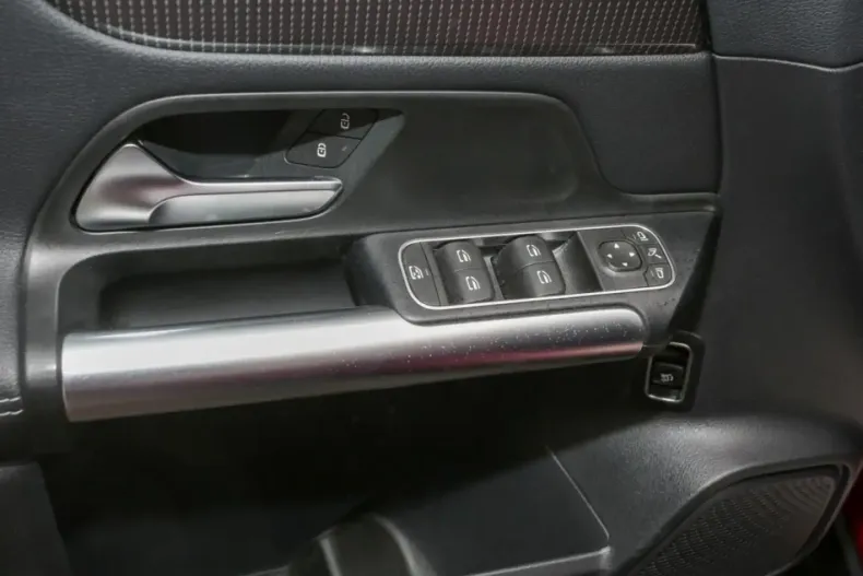 Mercedes-Benz GLA 200 din 2020 cu 71.170 km - oferta MER152988 - foto 18