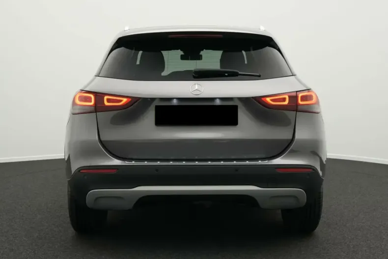 Mercedes-Benz GLA 180 din 2021 cu 97.556 km - oferta MER152989 - foto 2