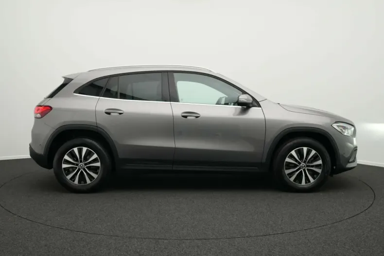 Mercedes-Benz GLA 180 din 2021 cu 97.556 km - oferta MER152989 - foto 3