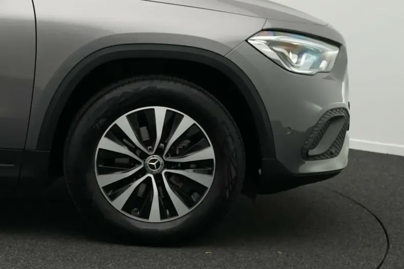 Mercedes-Benz GLA 180 din 2021 cu 97.556 km - oferta MER152989 - foto 4