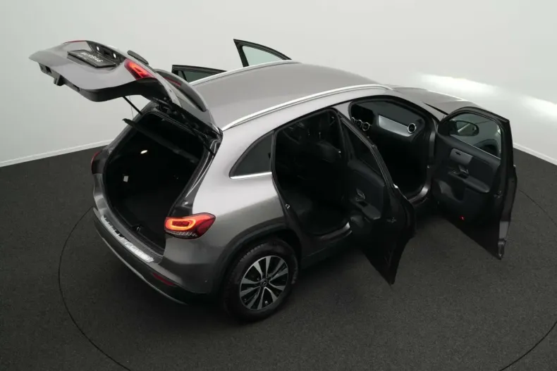 Mercedes-Benz GLA 180 din 2021 cu 97.556 km - oferta MER152989 - foto 9