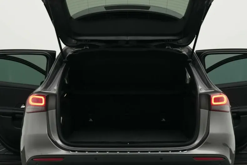 Mercedes-Benz GLA 180 din 2021 cu 97.556 km - oferta MER152989 - foto 11