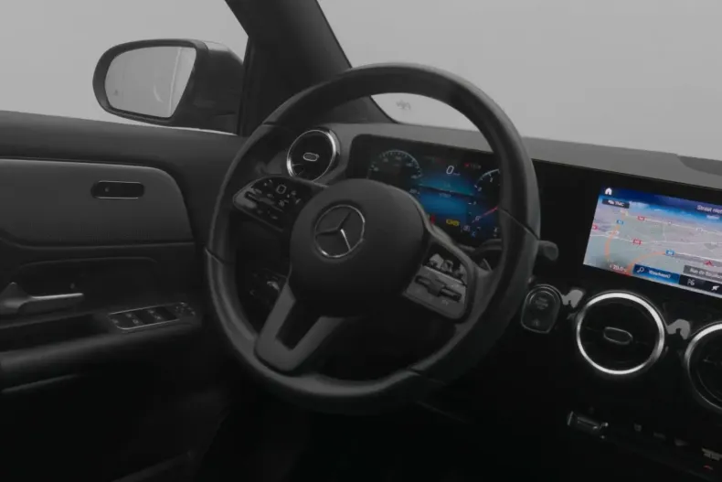 Mercedes-Benz GLA 180 din 2021 cu 97.556 km - oferta MER152989 - foto 13