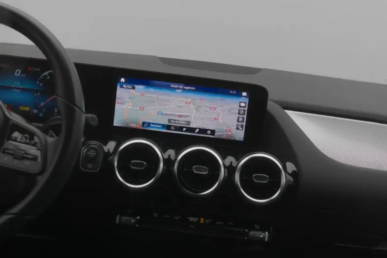 Mercedes-Benz GLA 180 din 2021 cu 97.556 km - oferta MER152989 - foto 14