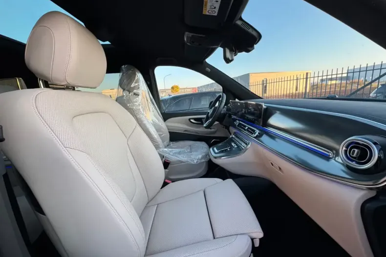 Mercedes-Benz V 300 din 2025 cu 10 km - oferta MER152990 - foto 4