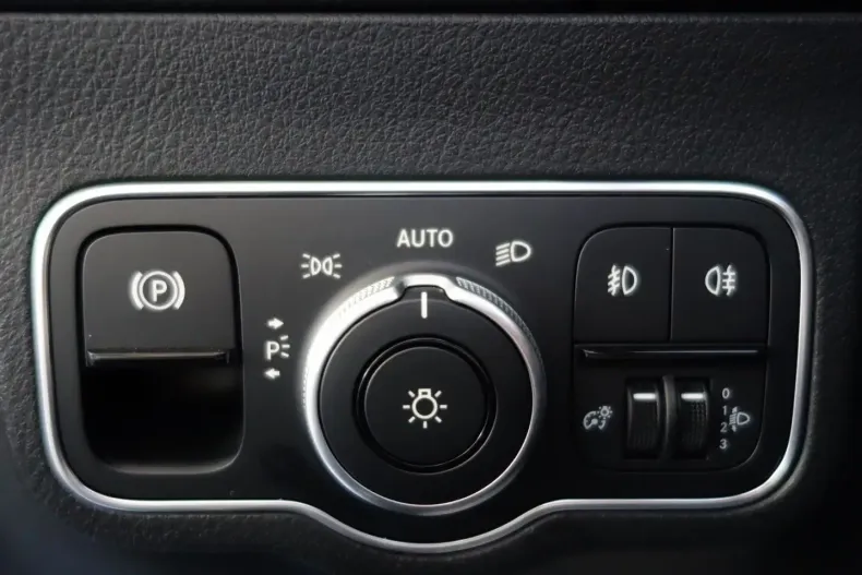 Mercedes-Benz GLA 180 din 2022 cu 100.000 km - oferta MER152991 - foto 9