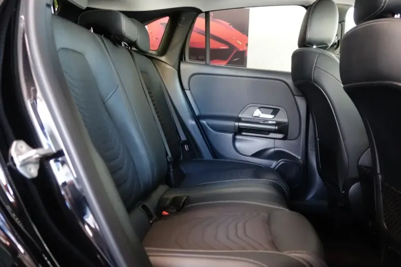 Mercedes-Benz GLA 180 din 2022 cu 100.000 km - oferta MER152991 - foto 14