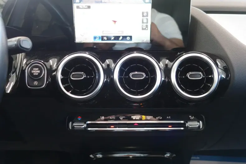 Mercedes-Benz GLA 180 din 2022 cu 100.000 km - oferta MER152991 - foto 17