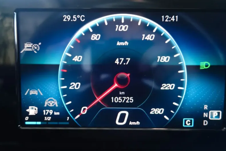 Mercedes-Benz GLA 180 din 2022 cu 100.000 km - oferta MER152991 - foto 23