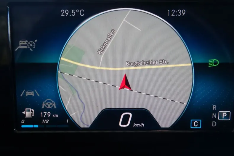 Mercedes-Benz GLA 180 din 2022 cu 100.000 km - oferta MER152991 - foto 25