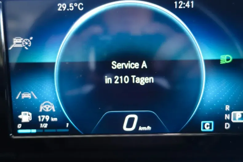 Mercedes-Benz GLA 180 din 2022 cu 100.000 km - oferta MER152991 - foto 32