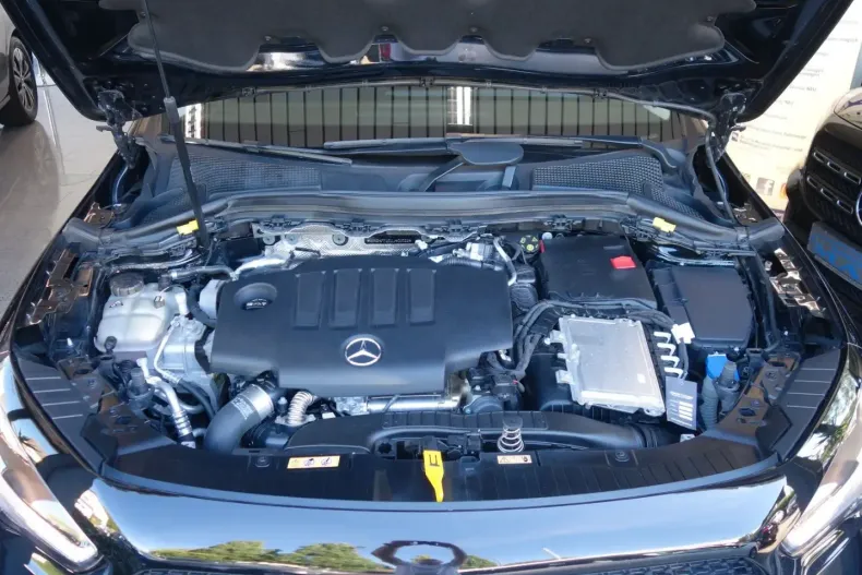 Mercedes-Benz GLA 180 din 2022 cu 100.000 km - oferta MER152991 - foto 38