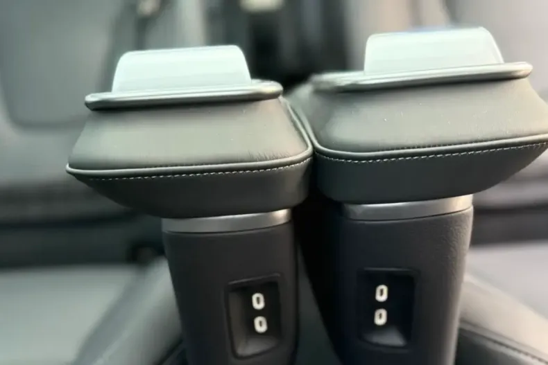 Mercedes-Benz V 300 din 2025 cu 9 km - oferta MER152995 - foto 11