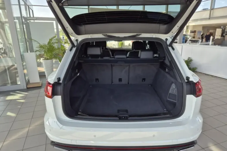 Volkswagen Touareg din 2022 cu 87.822 km - oferta VOL152997 - foto 13