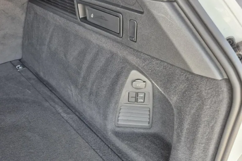 Volkswagen Touareg din 2022 cu 87.822 km - oferta VOL152997 - foto 14