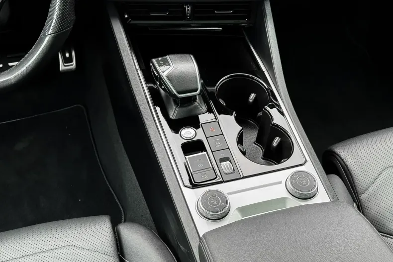 Volkswagen Touareg din 2022 cu 82.870 km - oferta VOL152999 - foto 4