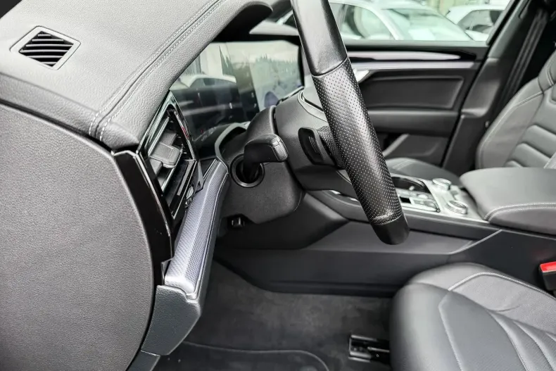 Volkswagen Touareg din 2022 cu 82.870 km - oferta VOL152999 - foto 9