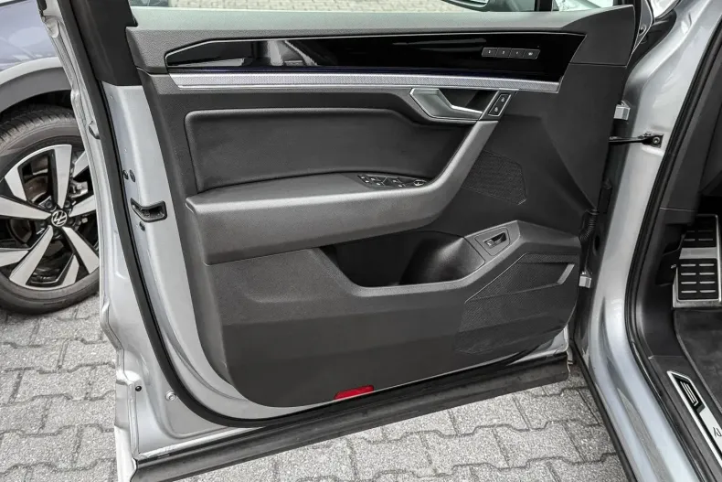 Volkswagen Touareg din 2022 cu 82.870 km - oferta VOL152999 - foto 11