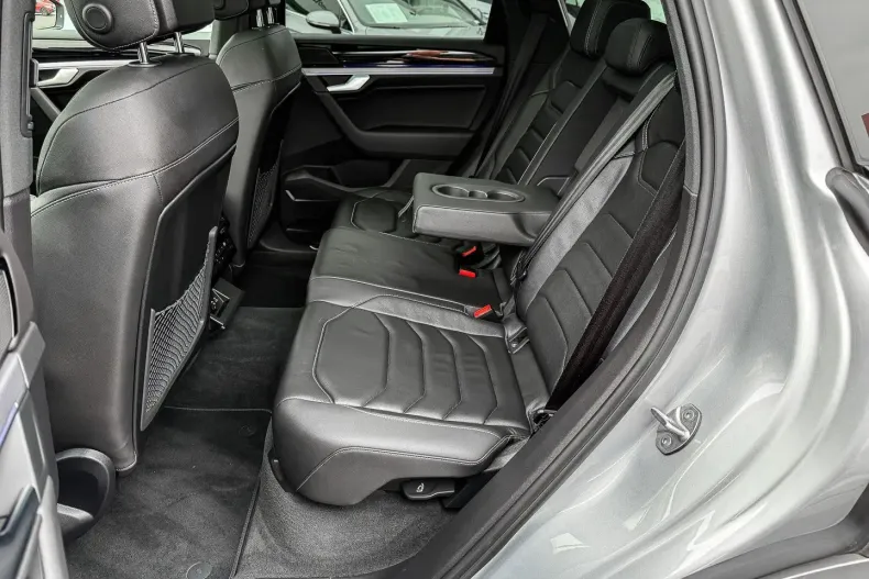 Volkswagen Touareg din 2022 cu 82.870 km - oferta VOL152999 - foto 13