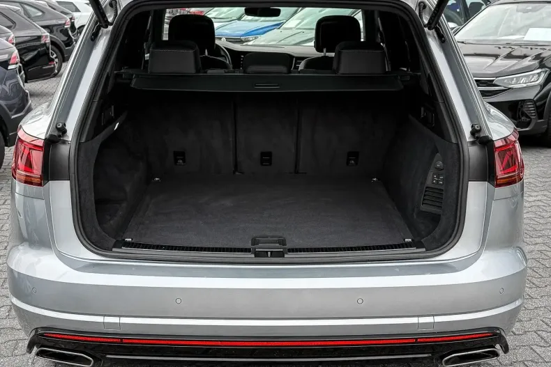 Volkswagen Touareg din 2022 cu 82.870 km - oferta VOL152999 - foto 14