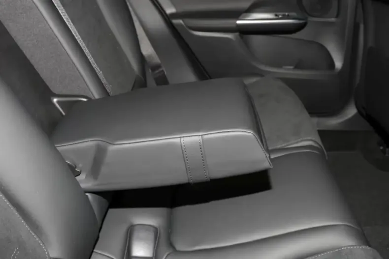 Mercedes-Benz GLC 220 din 2025 cu 15.000 km - oferta MER153073 - foto 15