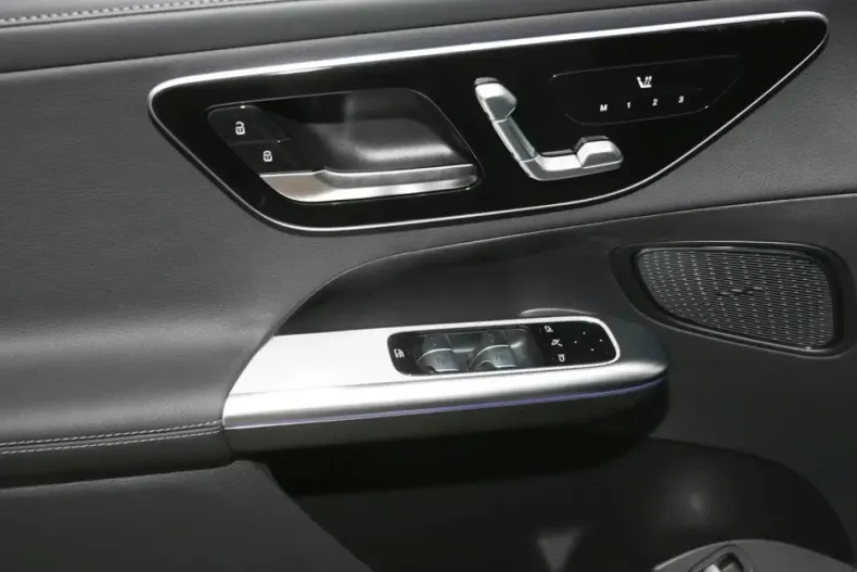 Mercedes-Benz GLC 220 din 2025 cu 15.000 km - oferta MER153073 - foto 20