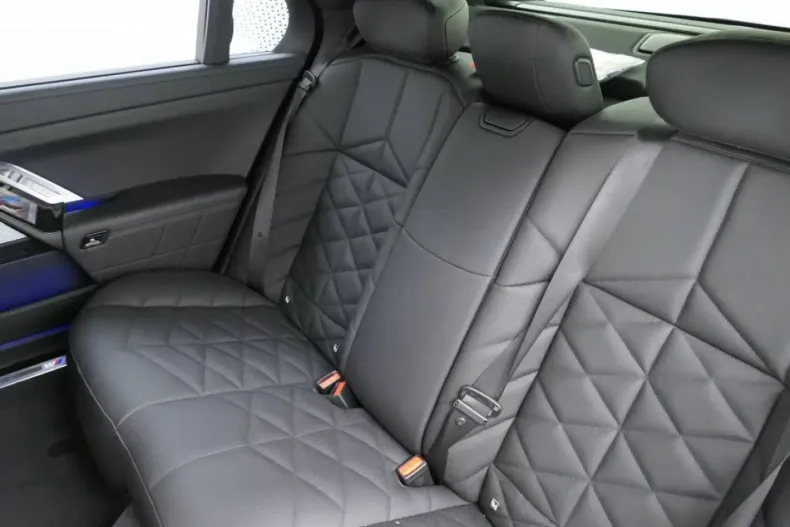 BMW 740 din 2024 cu 26.027 km - oferta BMW153085 - foto 10