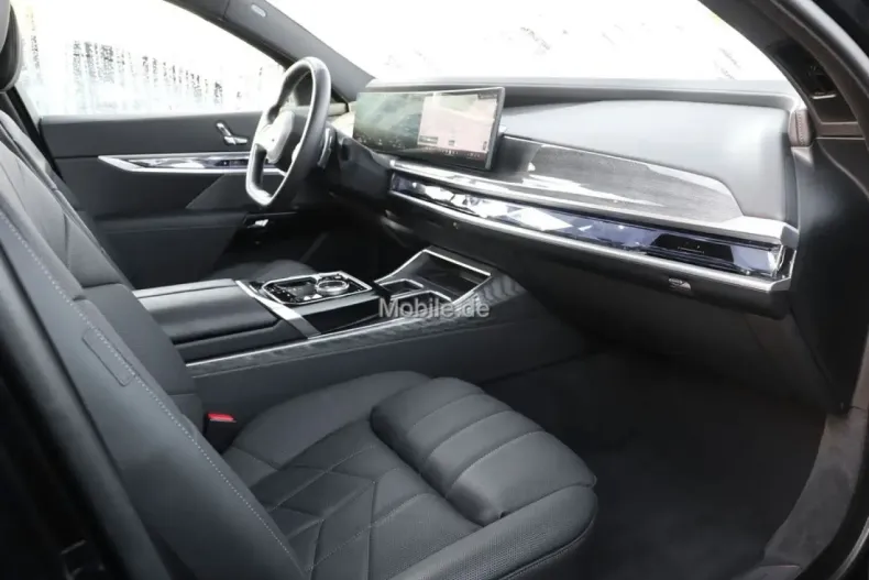 BMW 750 din 2024 cu 4.799 km - oferta BMW153086 - foto 4