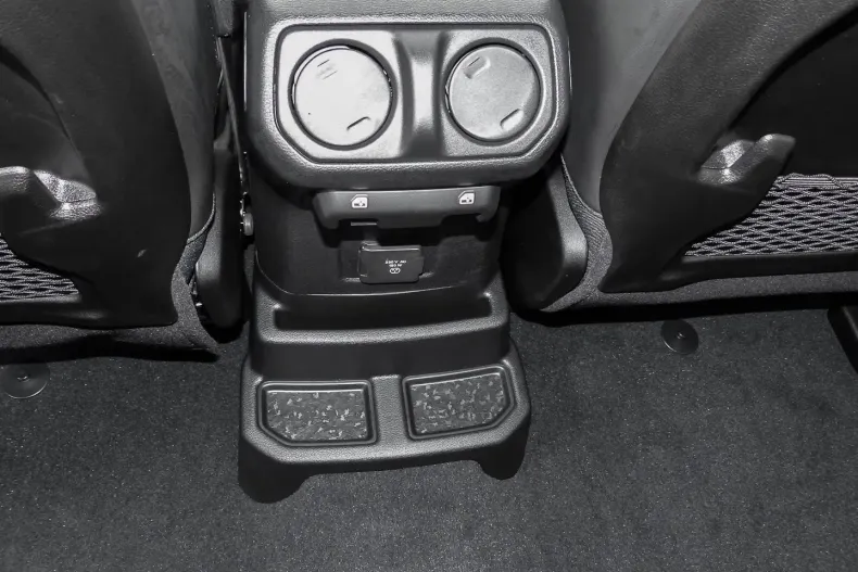 Jeep Wrangler din 2024 cu 16.900 km - oferta JEE153089 - foto 13