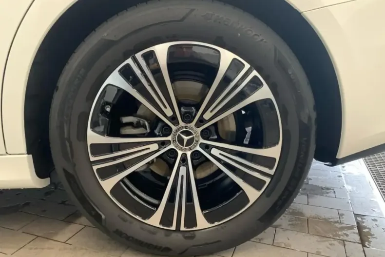 Mercedes-Benz E 200 din 2024 cu 12.600 km - oferta MER153109 - foto 4