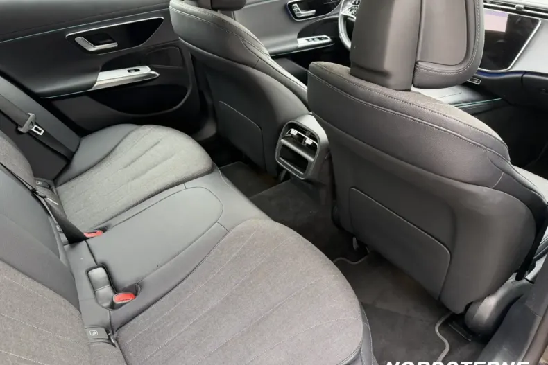 Mercedes-Benz E 220 din 2024 cu 25.519 km - oferta MER153113 - foto 5