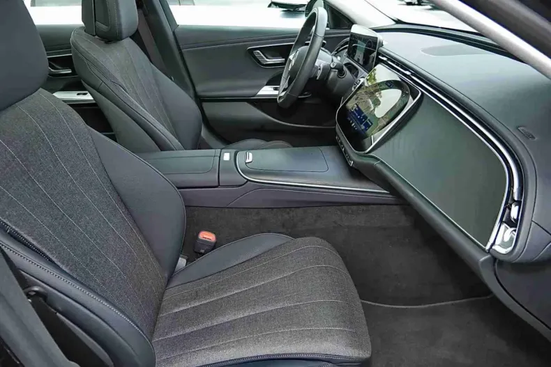 Mercedes-Benz E 220 din 2024 cu 9.933 km - oferta MER153114 - foto 6