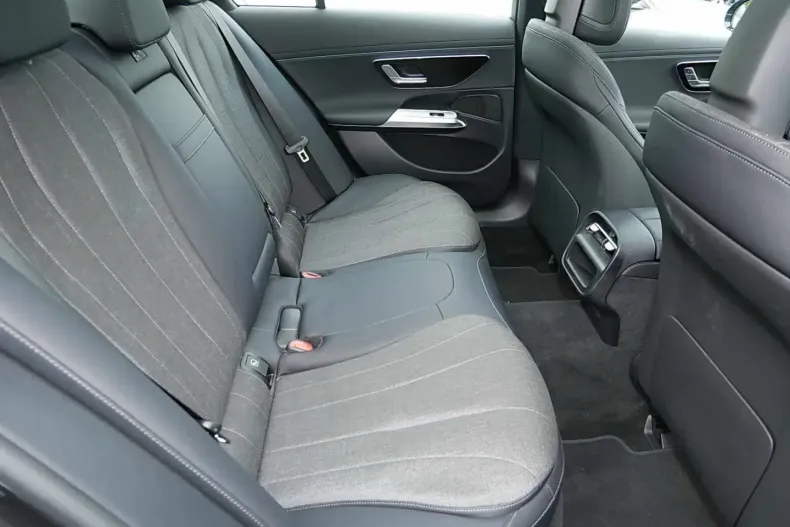 Mercedes-Benz E 220 din 2024 cu 9.933 km - oferta MER153114 - foto 7