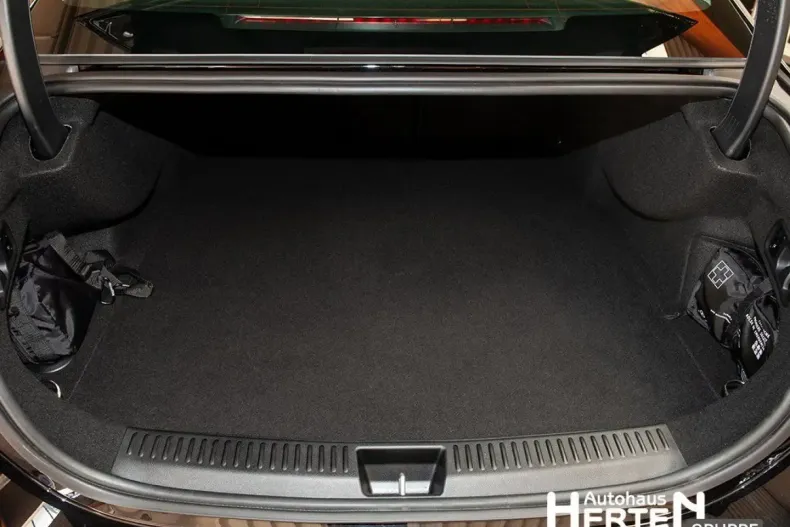 Mercedes-Benz E 300 din 2024 cu 9.514 km - oferta MER153115 - foto 14