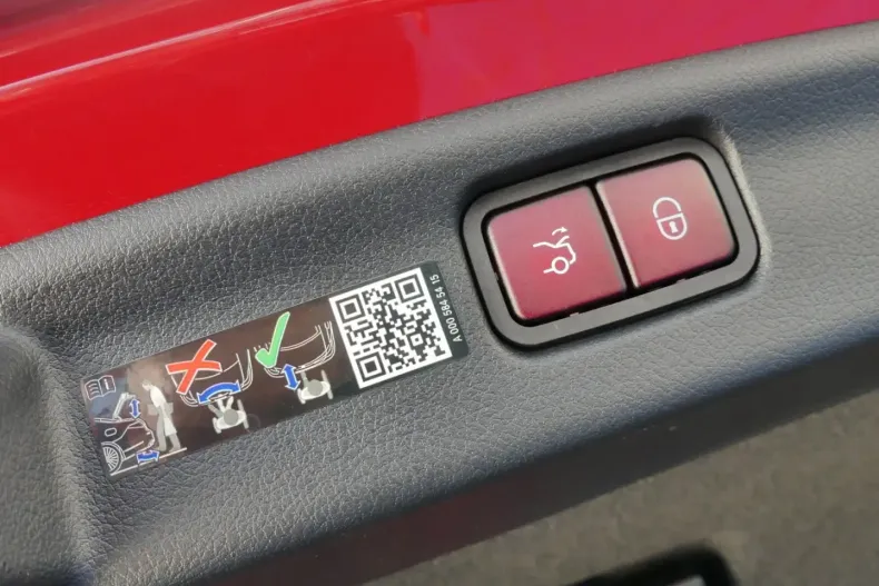 Mercedes-Benz C 200 din 2024 cu 8.821 km - oferta MER153116 - foto 18