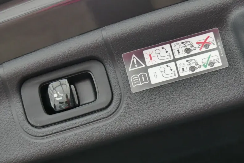 Mercedes-Benz C 300 din 2024 cu 9.700 km - oferta MER153119 - foto 16