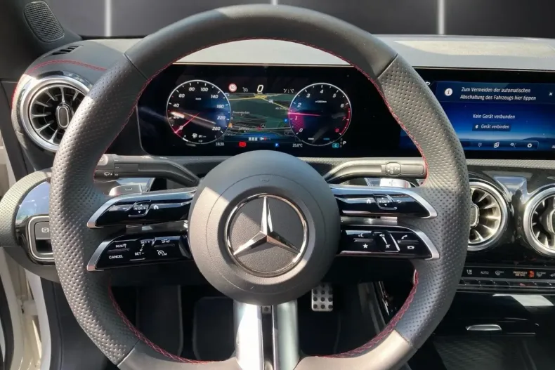 Mercedes-Benz CLA 200 din 2024 cu 12.416 km - oferta MER153125 - foto 8