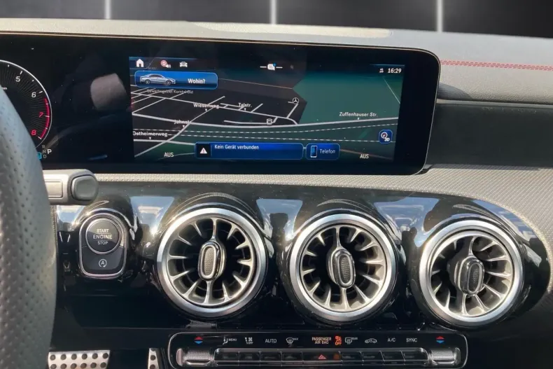 Mercedes-Benz CLA 200 din 2024 cu 12.416 km - oferta MER153125 - foto 9