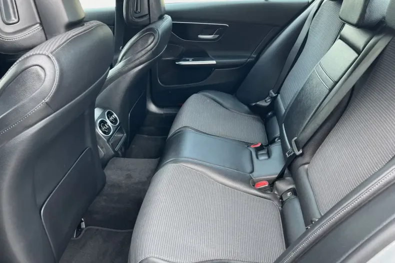 Mercedes-Benz C 300 din 2023 cu 18.759 km - oferta MER153126 - foto 13