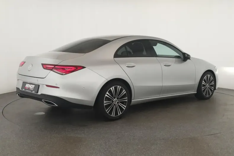 Mercedes-Benz CLA 180 din 2024 cu 21.800 km - oferta MER153140 - foto 6