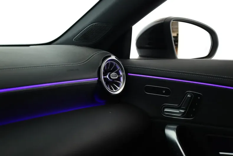 Mercedes-Benz CLA 180 din 2024 cu 21.800 km - oferta MER153140 - foto 9