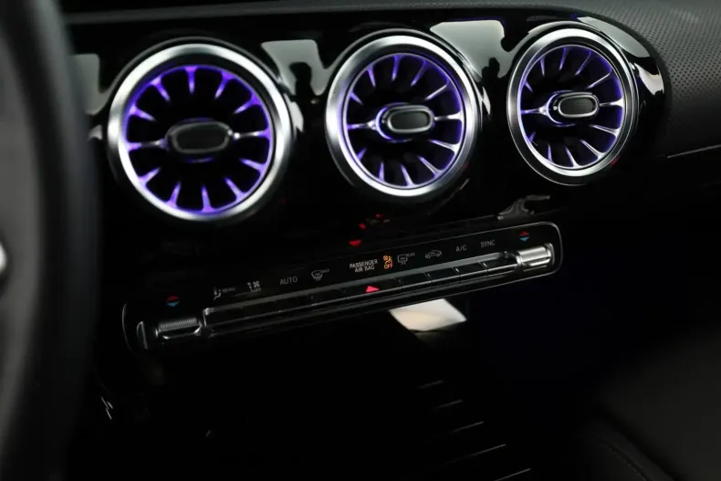 Mercedes-Benz CLA 180 din 2024 cu 21.800 km - oferta MER153140 - foto 11