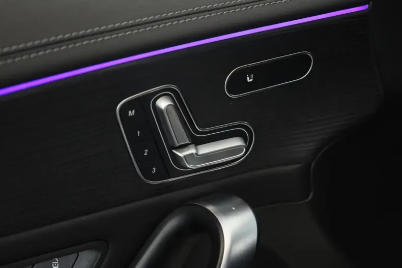 Mercedes-Benz CLA 180 din 2024 cu 21.800 km - oferta MER153140 - foto 15